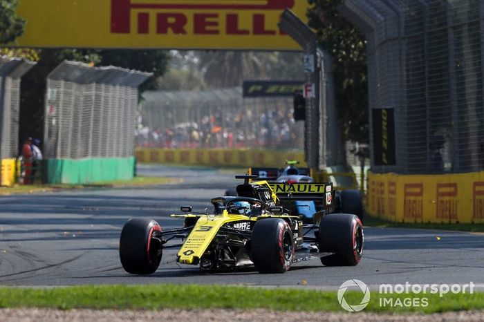 Daniel Ricciardo, Renault R.S.19 con daño en el alerón 