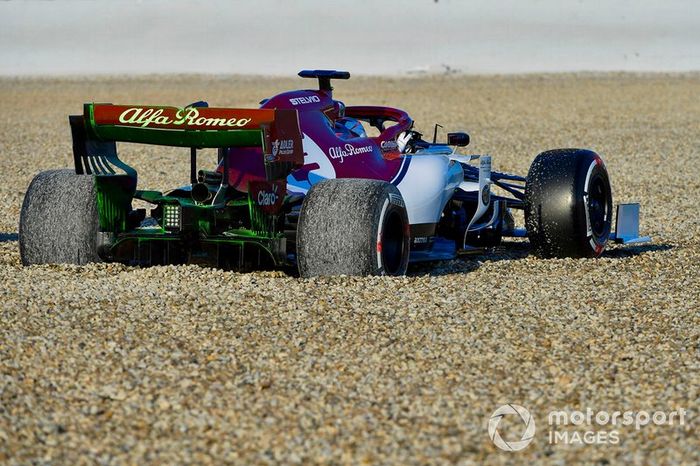 Kimi Raikkonen trompea con el Alfa Romeo Racing C38