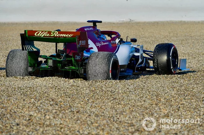 Kimi Raikkonen trompea con el Alfa Romeo Racing C38