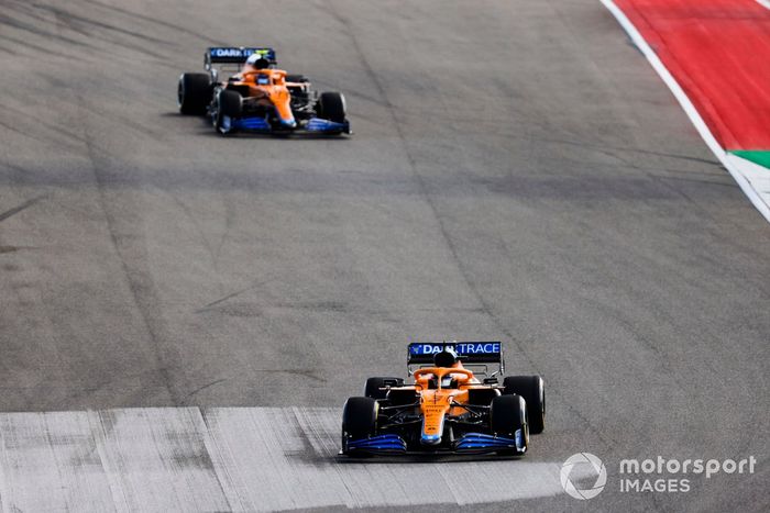 Daniel Ricciardo, McLaren MCL35M, Lando Norris, McLaren MCL35M