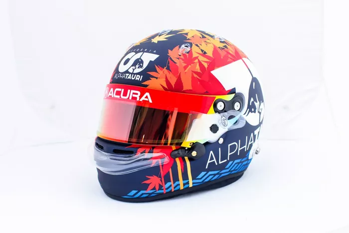 Helm van Yuki Tsunoda, AlphaTauri