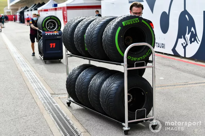 Neumáticos Pirelli en el paddock