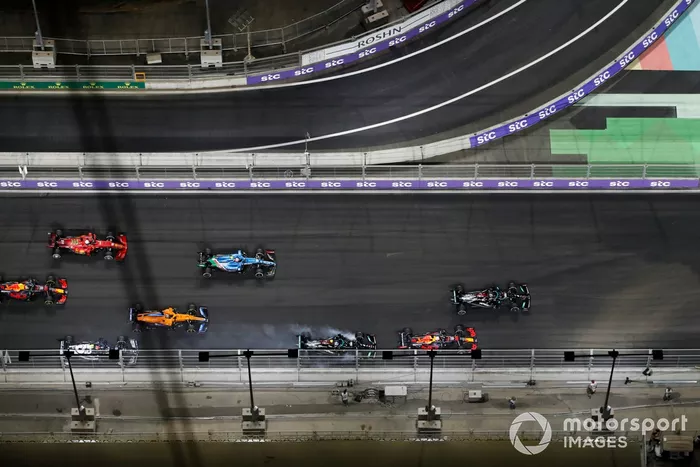 Lewis Hamilton, Mercedes W12, Max Verstappen, Red Bull Racing RB16B, Valtteri Bottas, Mercedes W12, Esteban Ocon, Alpine A521, Daniel Ricciardo, McLaren MCL35M