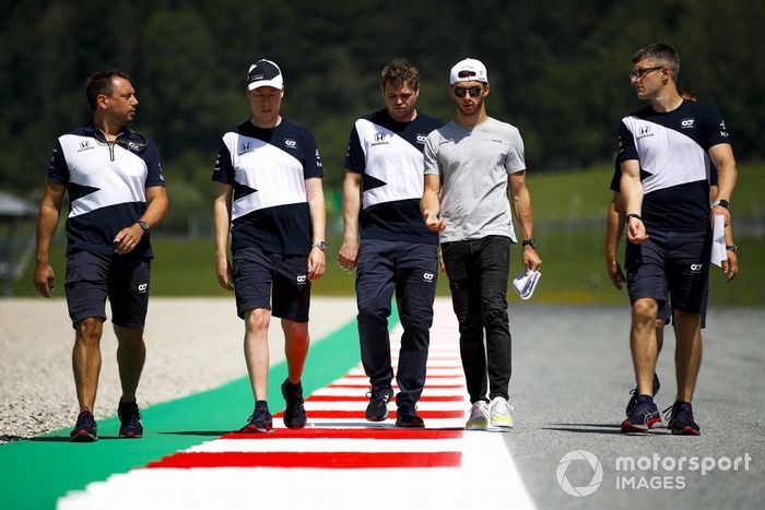 Pierre Gasly, AlphaTauri, recorre la pista del GP de Estiria