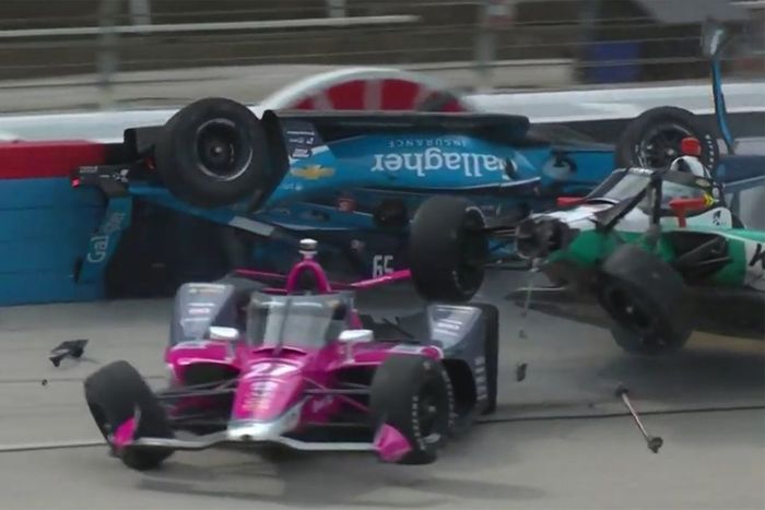 Choque al inicio de la carrera