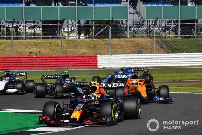Sergio Pérez, Red Bull Racing RB16B, Daniel Ricciardo, McLaren MCL35M, Sebastian Vettel, Aston Martin AMR21