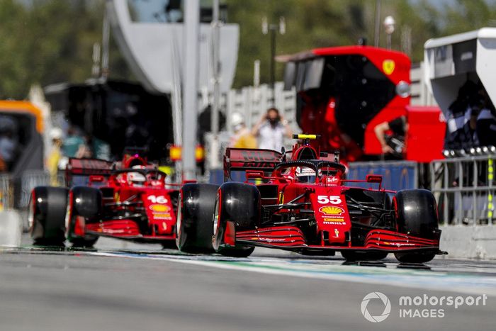 Carlos Sainz Jr., Ferrari SF21, Charles Leclerc, Ferrari SF21