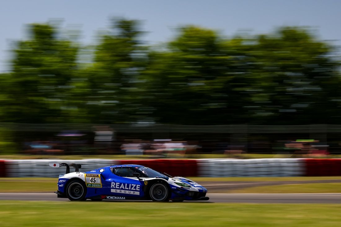 #45 Realize Kondo Racing con Rinaldi Ferrari 296 GT3: David Perel, Felipe Fernández Laser, Axcil Jefferies, Thomas Neubauer