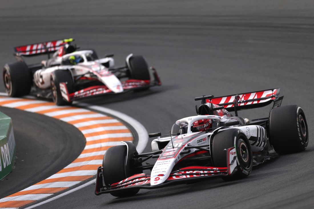 Esteban Ocon, Haas F1 Team, Oliver Bearman, Haas F1 Team