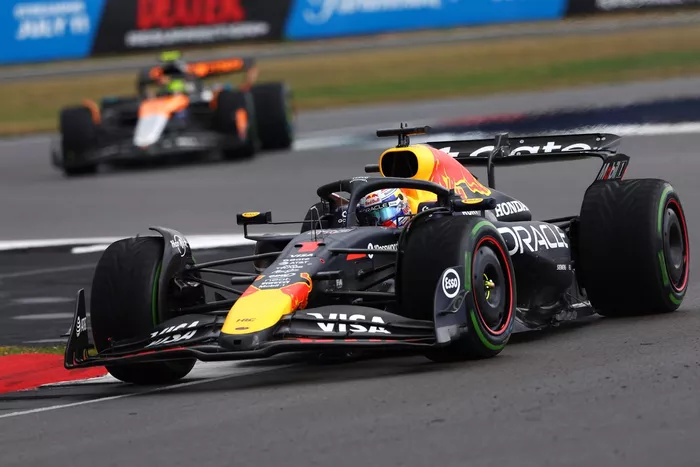 Lando Norris, McLaren, Max Verstappen, Red Bull Racing