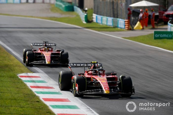 Carlos Sainz, Ferrari SF-23, Charles Leclerc, Ferrari SF-23
