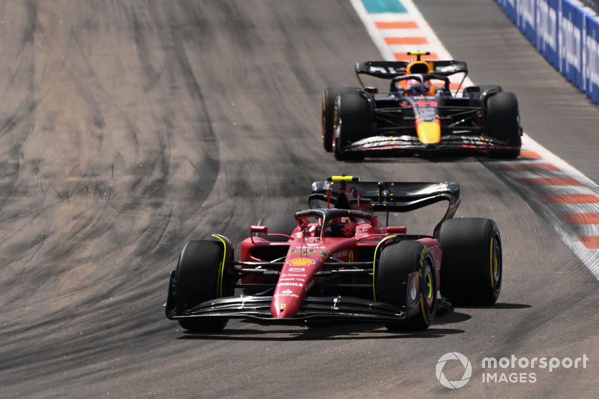 Despite running fresh medium tyres in the closing stages, Perez couldn't make a pass stick on Sainz