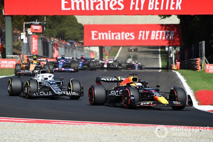 Max Verstappen, Red Bull Racing RB18, Pierre Gasly, AlphaTauri AT03