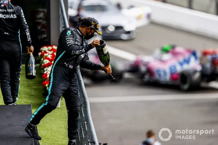 Podio: ganador de la carrera Lewis Hamilton, Mercedes-AMG F1