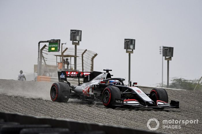 Romain Grosjean, Haas VF-20 se va a la grava