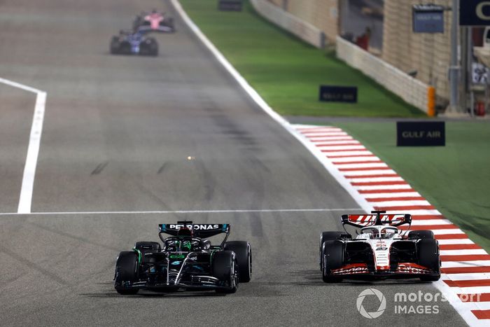 George Russell, Mercedes F1 W14, Kevin Magnussen, Haas VF-23