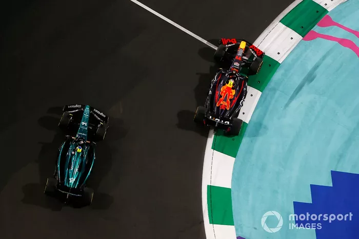 Sergio Pérez, Red Bull Racing RB19, Fernando Alonso, Aston Martin AMR23