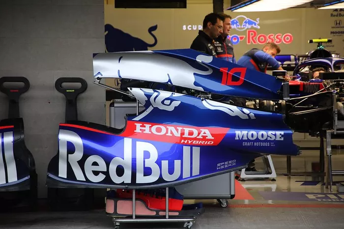 Toro Rosso STR14: Motorhaube