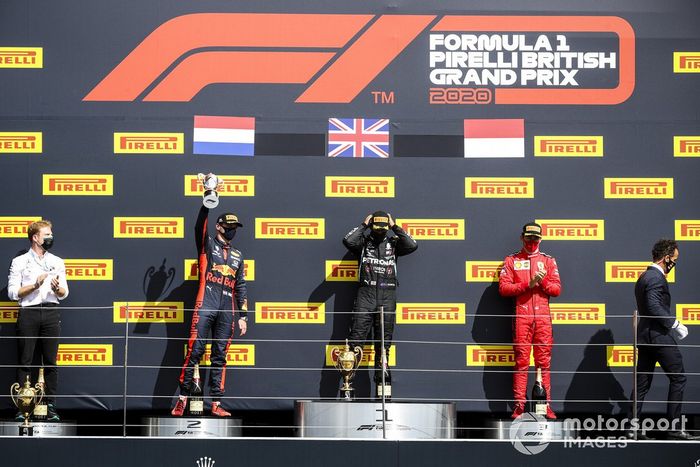 Podio: segundo lugar Max Verstappen, Red Bull Racing, ganador Lewis Hamilton, Mercedes-AMG F1 y el tercer lugar Charles Leclerc, Ferrari