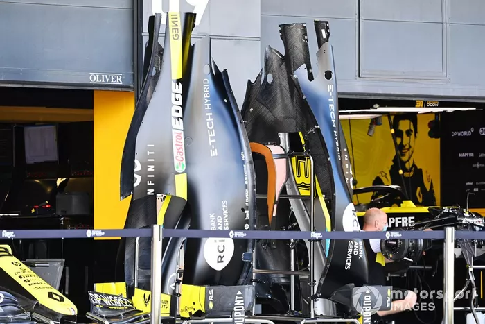 Carrocería del Renault F1 fuera del garaje