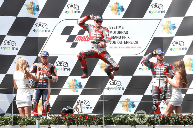 Подіум: друге місце Марк Маркес, Repsol Honda Team, переможець гонки Хорхе Лоренсо, Ducati Team, третє місце Андреа Довіціозо, Ducati Team