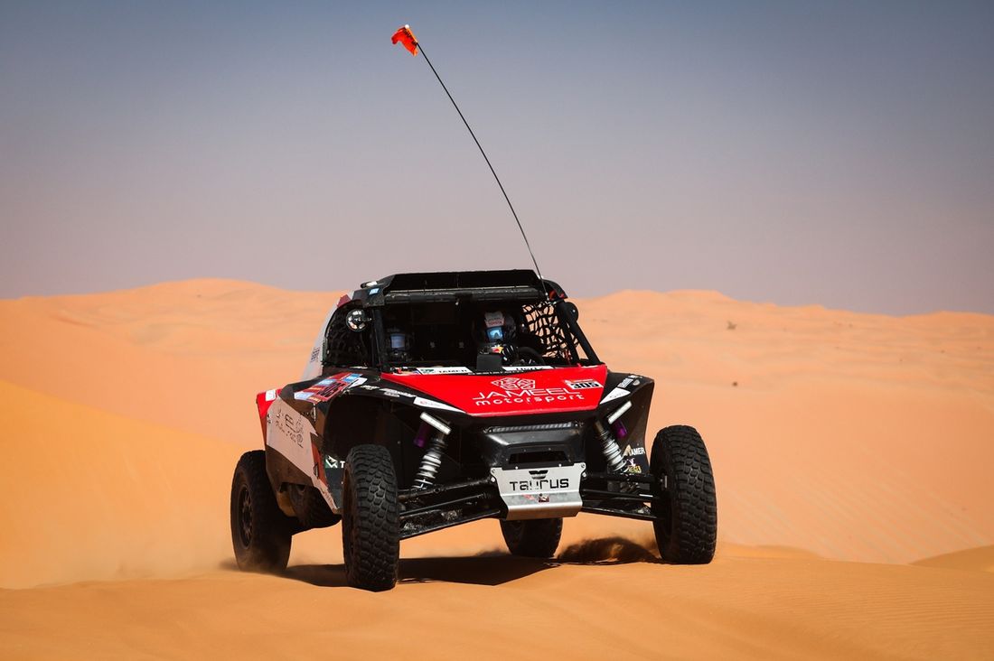 #305 Team BBR Taurus: Dania Akeel, Stephane Duple