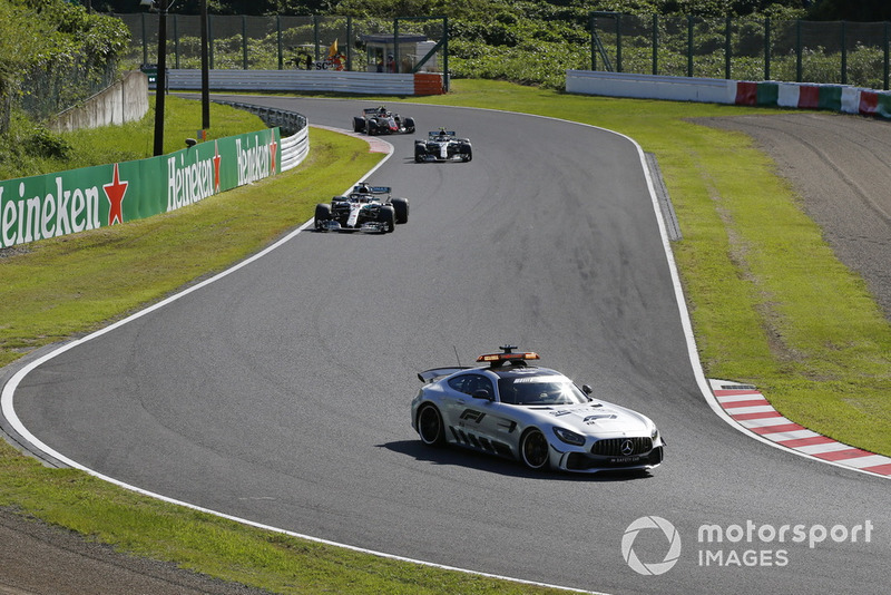 La Safety Car precede Lewis Hamilton, Mercedes AMG F1 W09