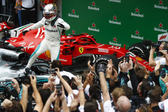 Yarış galibi Lewis Hamilton, Mercedes AMG F1, Parc Ferme