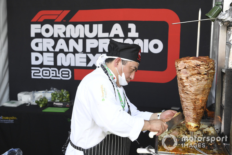 Trompo de tacos al pastor