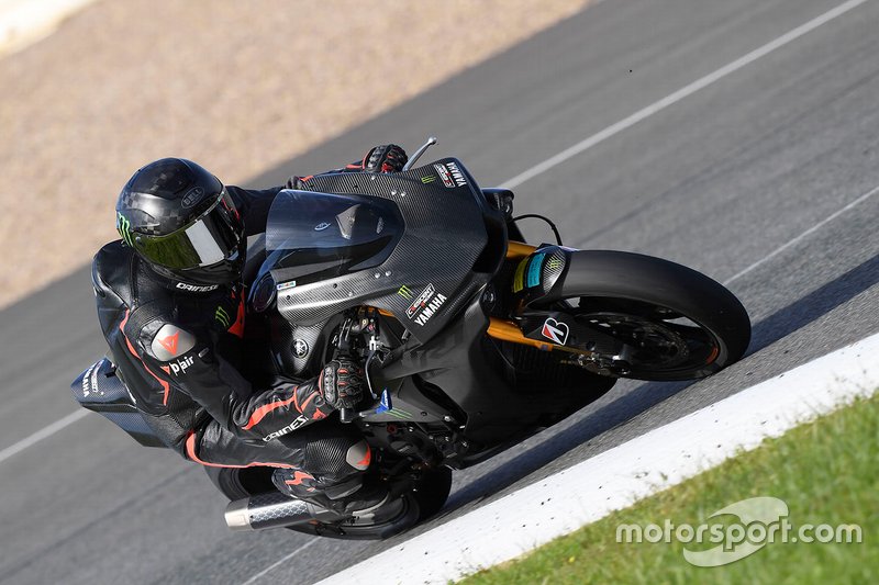 Lewis Hamilton probando la Yamaha Superbike