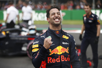 Pole: Daniel Ricciardo, Red Bull Racing RB14, Parc Ferme