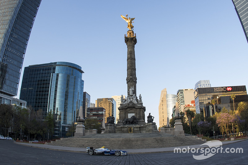 Salvador Durán, Team Aguri en el Ángel de la Independencia en la Ciudad de México