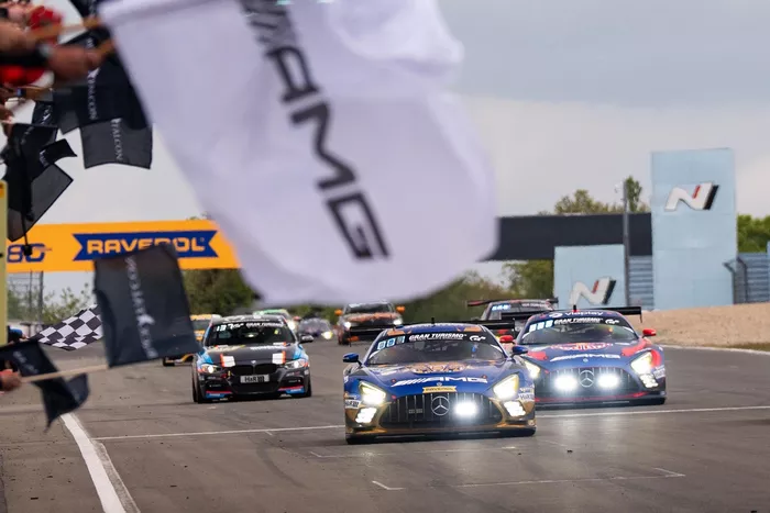 #80 Mercedes-AMG Team RAVENOL Mercedes-AMG GT3 Pro: Maro Engel, Luca Stolz, Fabian Schiller, Maxime Martin