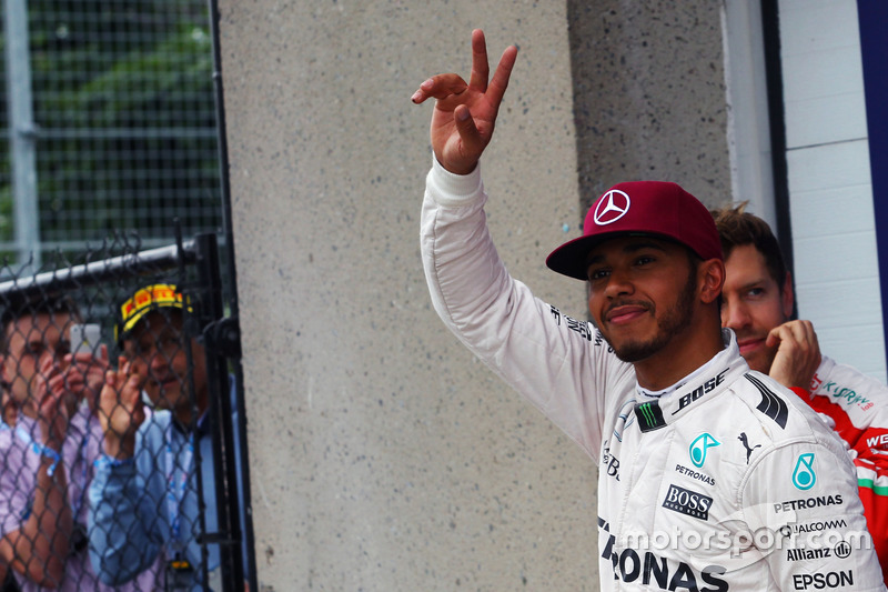 Lewis Hamilton, Mercedes AMG F1 festeggia la sua pole position nel parco chiuso