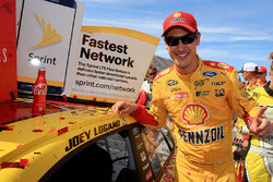 Il vincitore della gara Joey Logano, Team Penske Ford