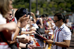Felipe Massa, Williams, gibt Autogramme