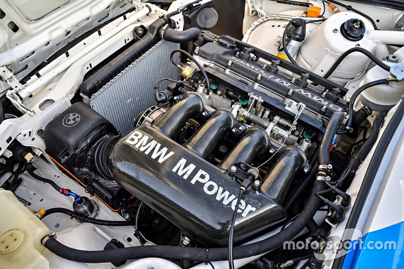 BMW M3 DTM E30 в деталях