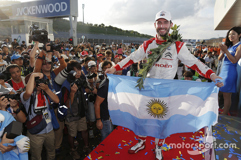 Şampiyon José María López, Citroën World Touring Car Team, Citroën C-Elysée WTCC