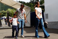 Felipe Massa, Williams with his son Felipinho Massa, and wife Rafaela Bassi