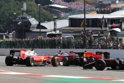 Себастьян Феттель, Ferrari SF16-H, розворот піля зіткнення з Кімі Райкконеном, Ferrari SF16-H на ста