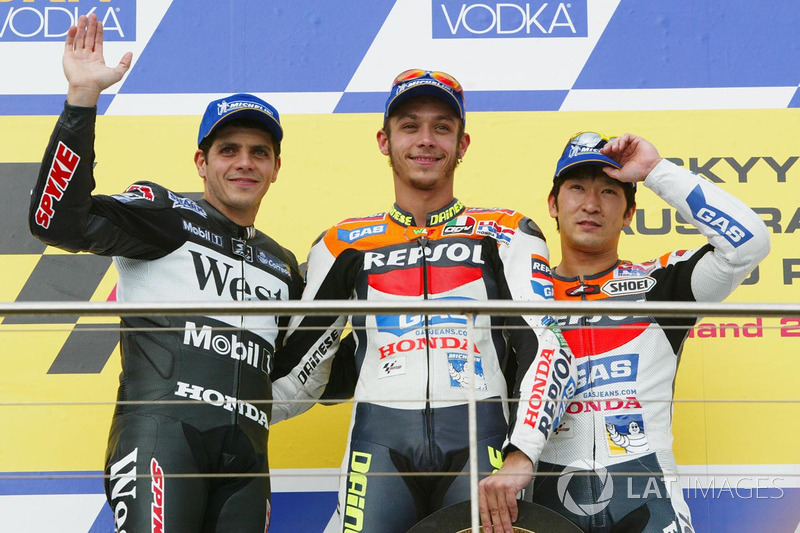 Podium: 1. Valentino Rossi; 2. Alex Barros; 3. Tohru Ukawa