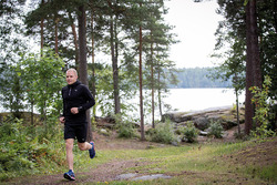 Valtteri Bottas trains for the inaugural Valtteri Bottas Duathlon