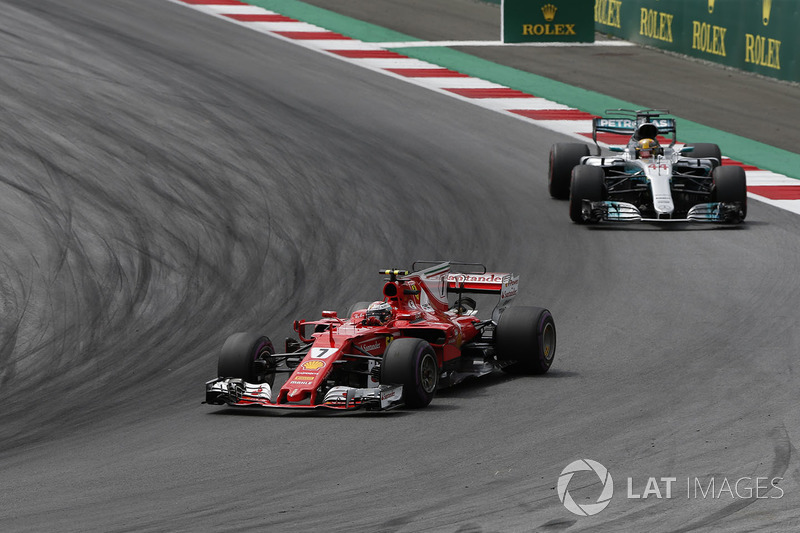 Kimi Raikkonen, Ferrari SF70H, Lewis Hamilton, Mercedes AMG F1 F1 W08