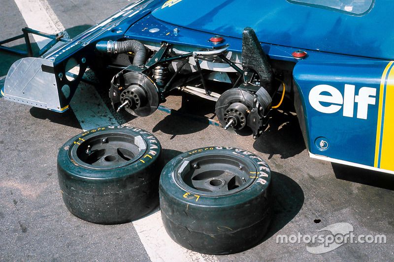 Las dos ruedas delanteras del Tyrrell P34 Ford