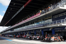 Cars at the pitlane
