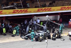 Valtteri Bottas, Mercedes-Benz F1 W08 makes a pitstop