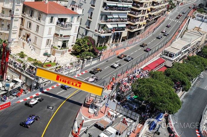 Kimi Raikkonen, Ferrari SF70H, Sebastian Vettel, Ferrari SF70H