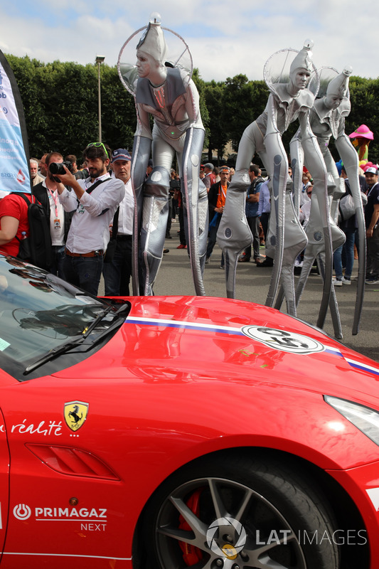 Girls during drivers parade