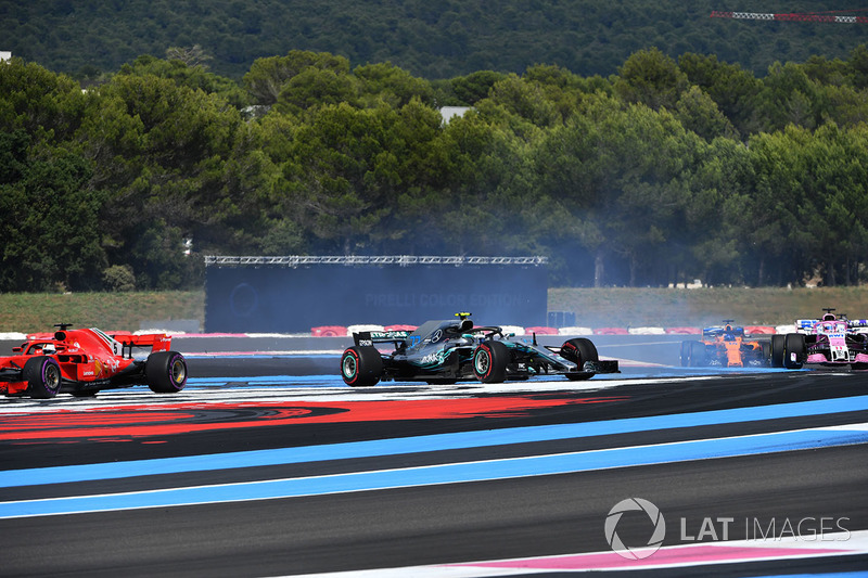 Sebastian Vettel, Ferrari SF71H nach dem Treffer an Valtteri Bottas, Mercedes-AMG F1 W09