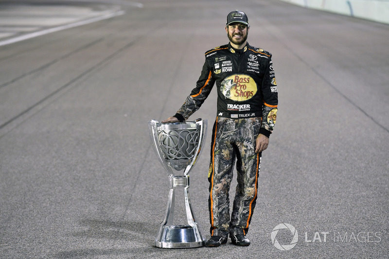 NASCAR Cup: Мартін Труекс-мол. (США)